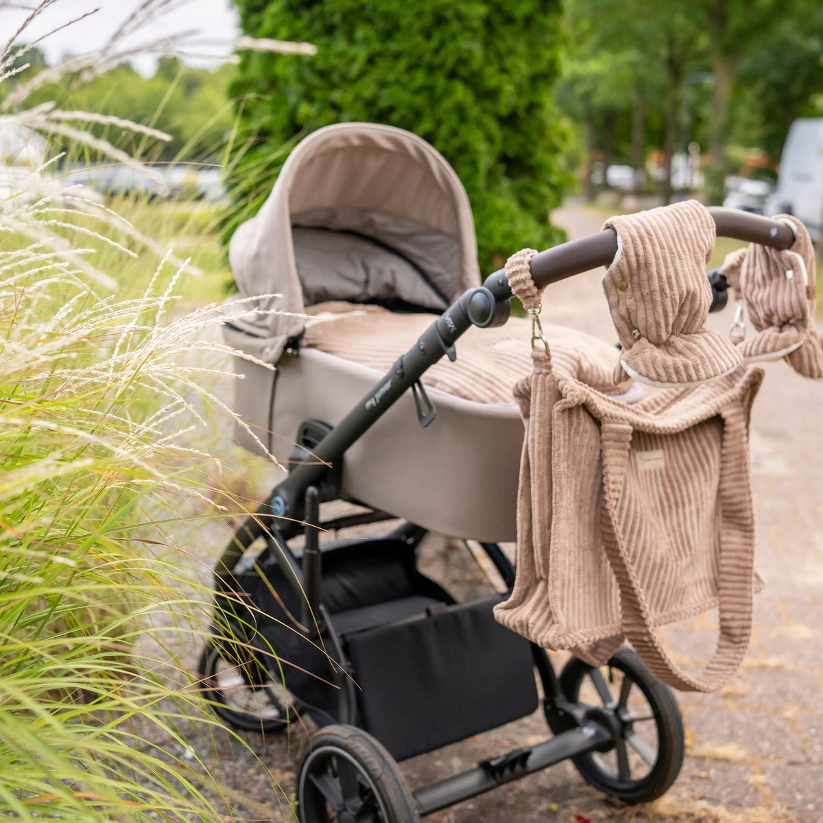 Kinderwagen-Handschuhe Cord – warm & stilvoll