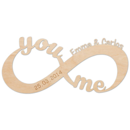 Graviertes Unendlichkeitszeichen "You & Me" aus Holz mit Namen & Datum
