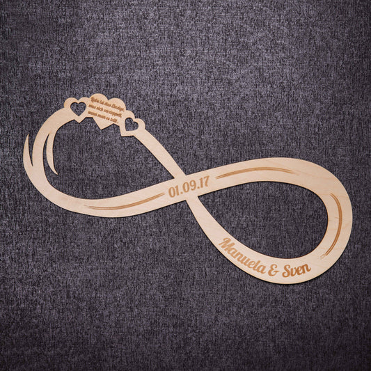Graviertes Unendlichkeitszeichen "Hochzeit" aus Holz mit Namen & Datum