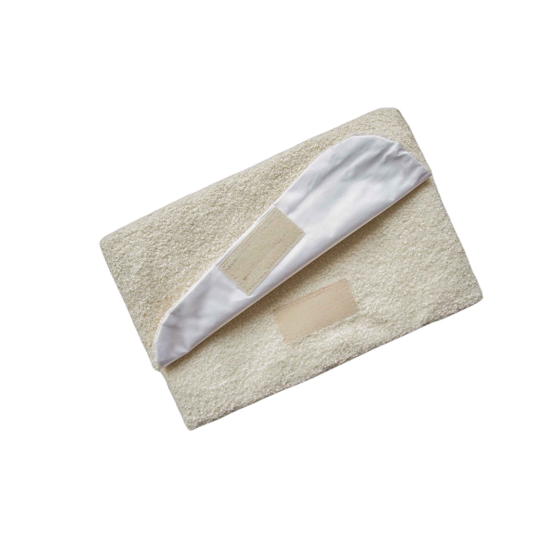 Wickelunterlage Teddystoff Bouclé – praktische Windeltasche für unterwegs