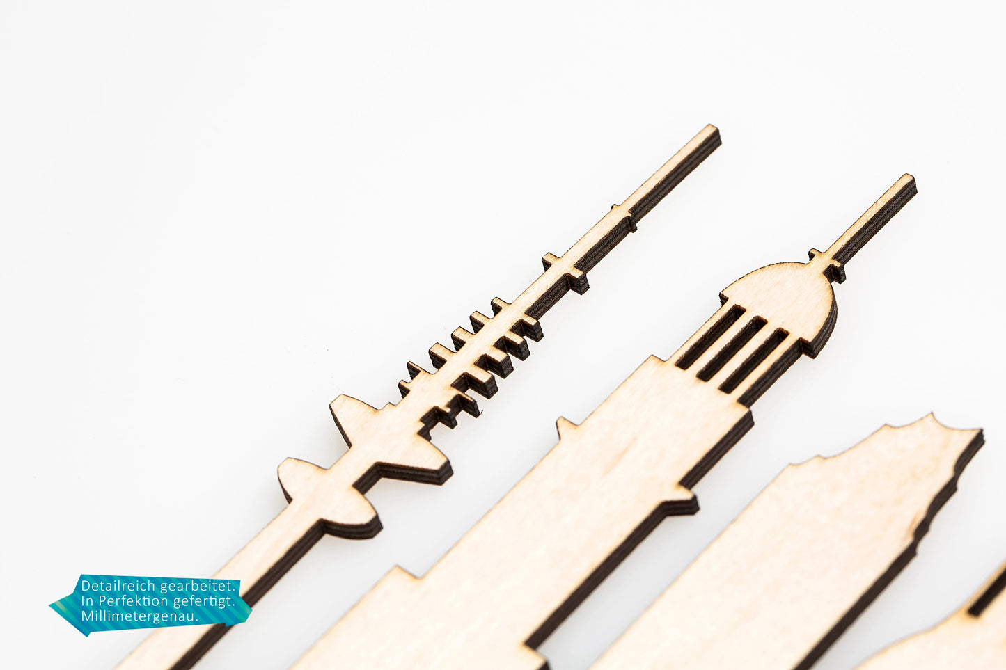 Wanduhr aus Holz Skyline Stuttgart
