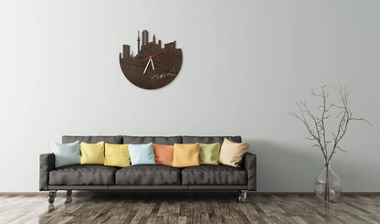 Wanduhr aus Holz Skyline Hamburg