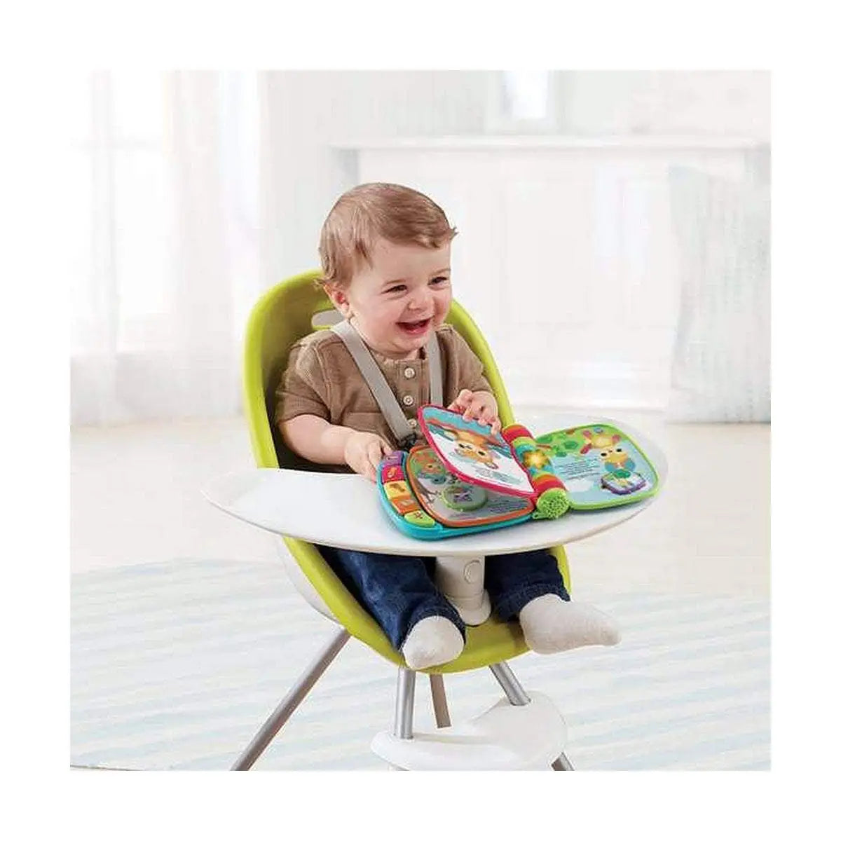 Grüner hochstuhl mit weißem tablett und silbernen beinen für baby spielzeug vtech libro musical primeras canciones